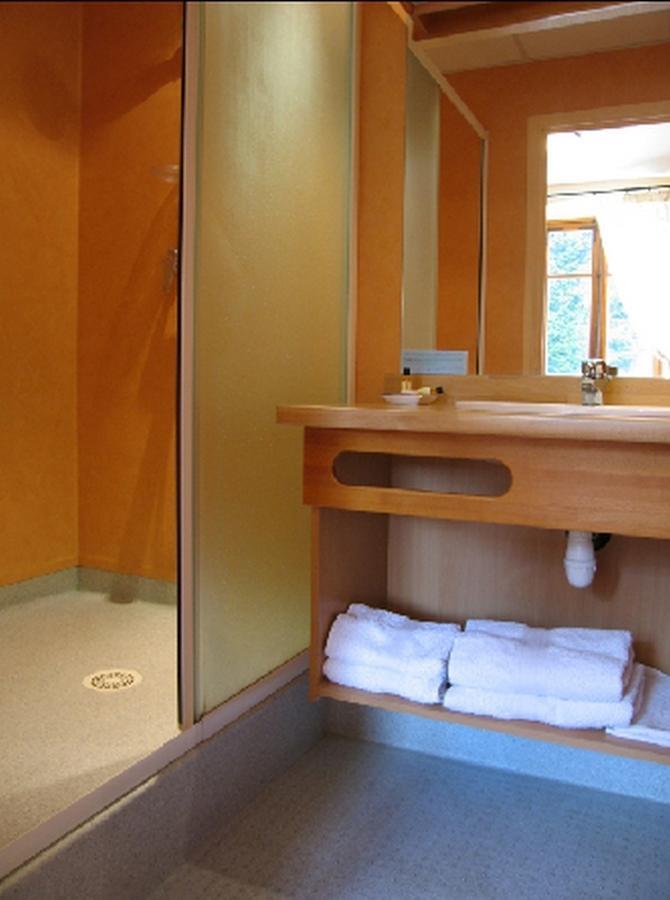 Hotel La Clairiere Chambon-sur-Dolore Номер фото